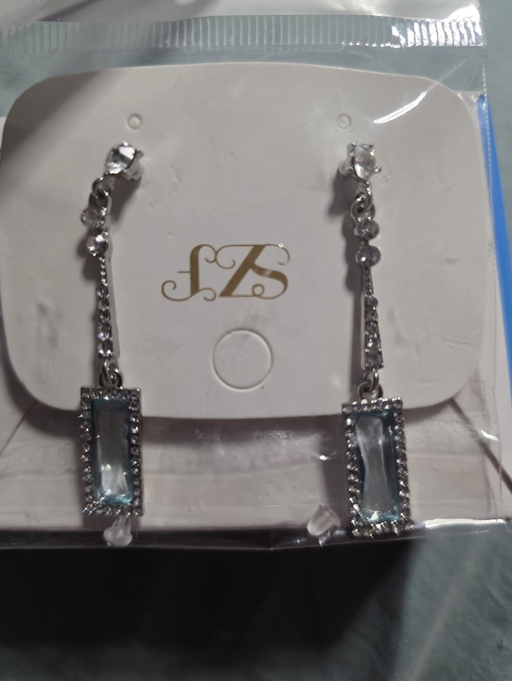 NWT Clear Geometric Crystal Drop Earrings – Silver Tone